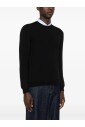 pull-noir-avec-col-rond