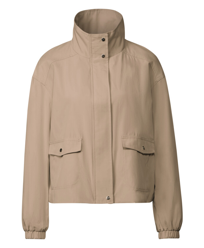 brillance-soyeuse-col-montant-veste