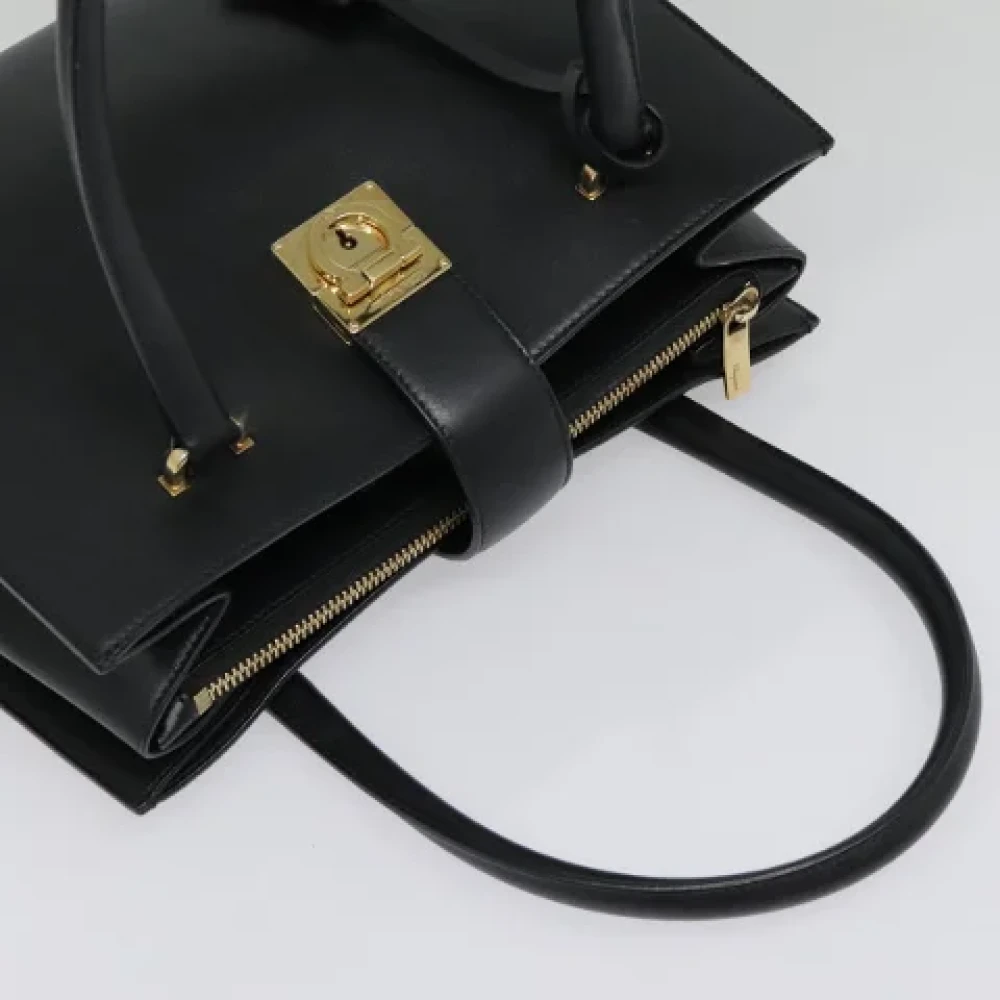 Salvatore Ferragamo Pre-owned Leather handbags Black Dames