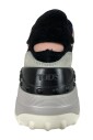 chaussure-de-sport-en-daim