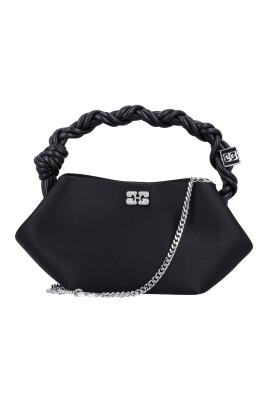 black-handbag-with-chain-strap