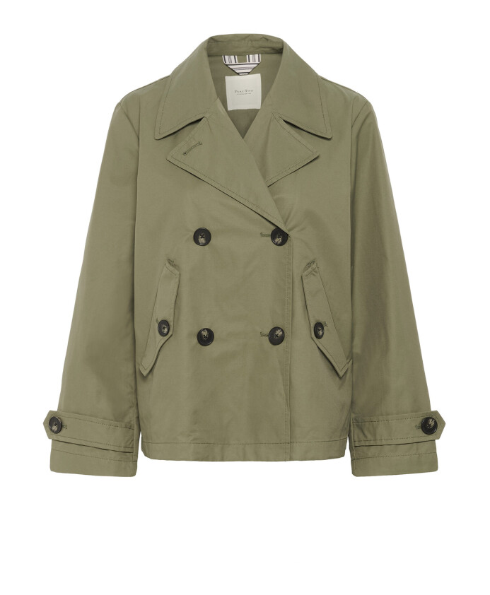 veste-classique-a-col-large-et-boutons