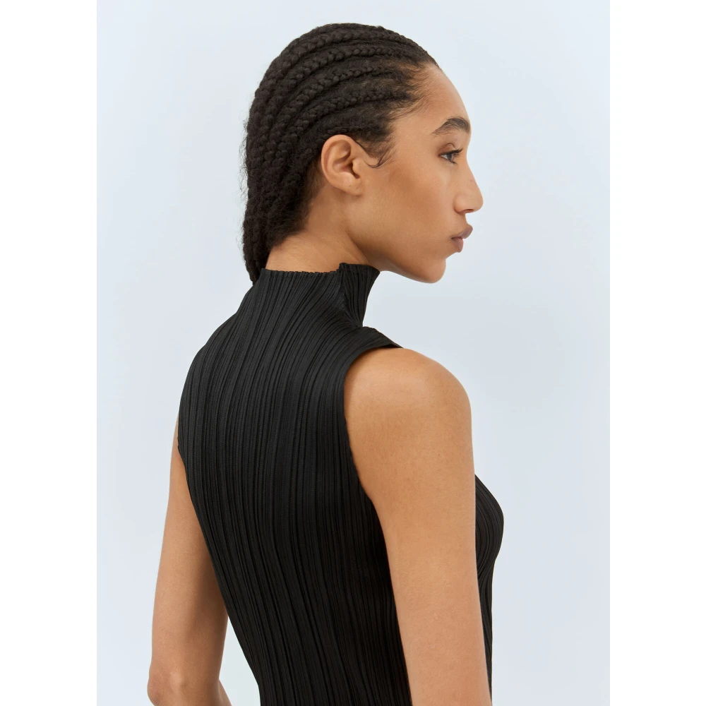Issey Miyake Geplooide hoge hals top Black Dames