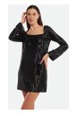 robe-noire-a-sequins-et-manches-longues