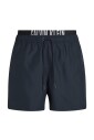 maillot-de-plage-bleu-serviette