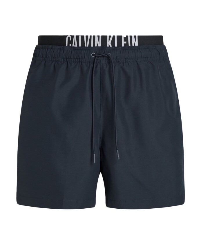 maillot-de-plage-bleu-serviette