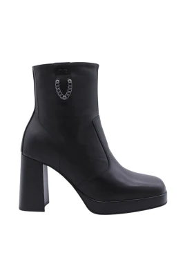 Stiliga ankelboots med BOROVAN