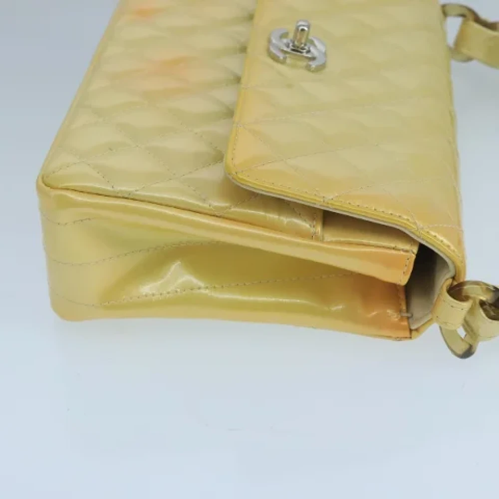 Chanel Vintage Pre-owned Leather handbags Yellow Dames