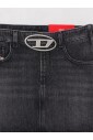 elegante-jupe-en-jean-noir-avec-ceinture