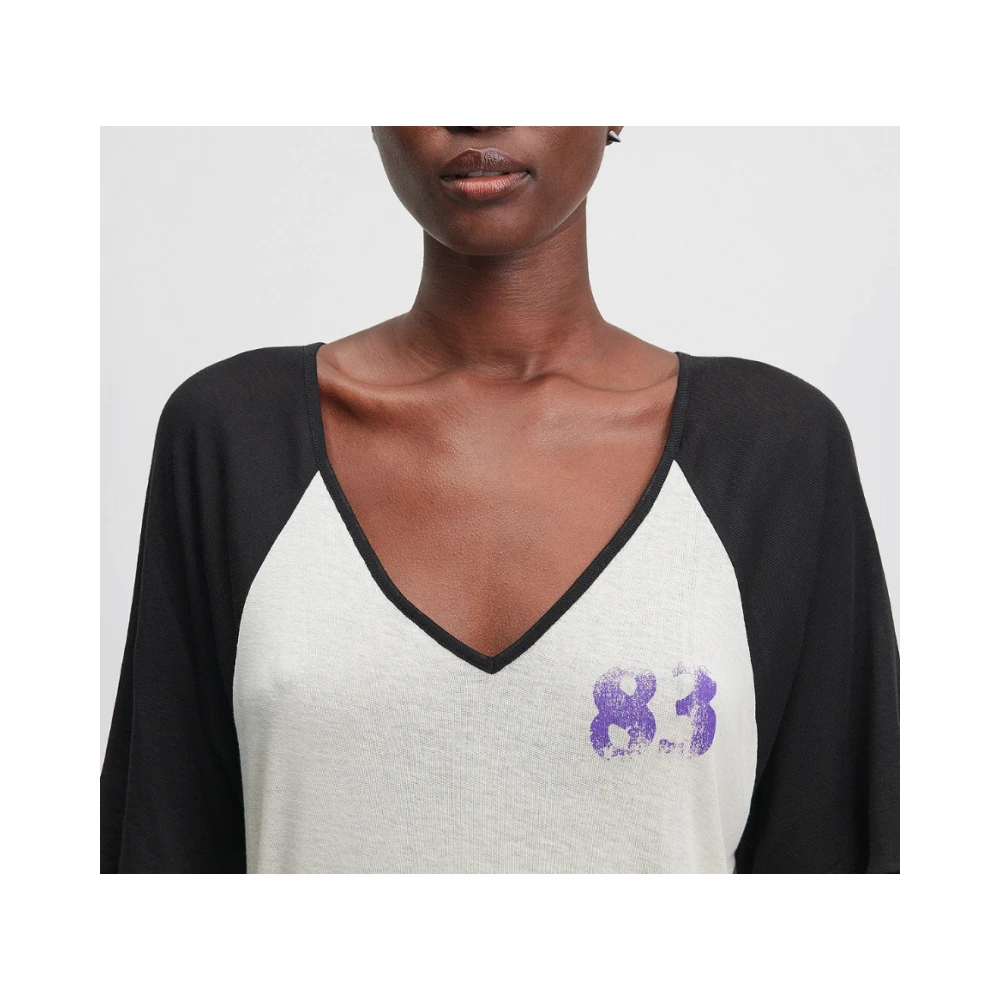 Mes Demoiselles Raglan V-hals T-shirt Off White Zwart Beige Dames