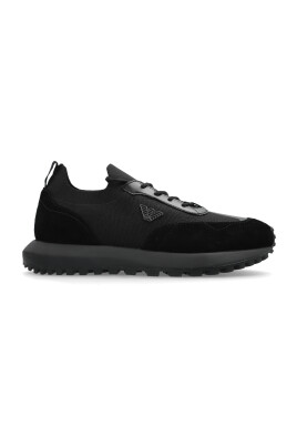 sneakers-with-logo