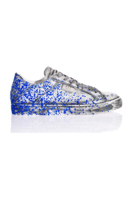 sneakers-bleues-artisanales-design-unique
