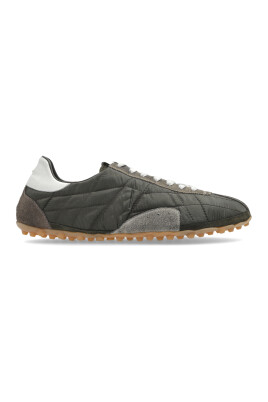 chaussures-de-sport-matelassees