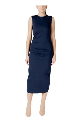 bla-aermelos-bodycon-lynlas-kjole