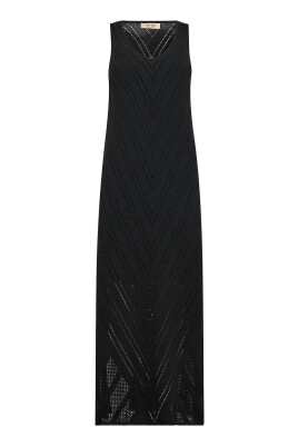 elegant-strik-kjole-med-v-hals