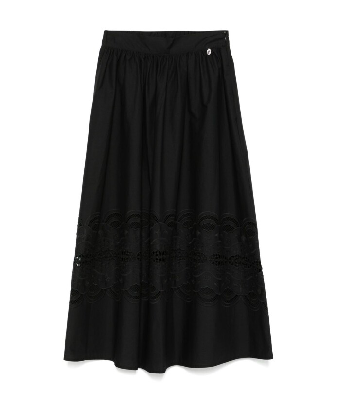 black-pleated-skirt-with-pockets