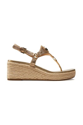 stylish-flip-flops-for-summer