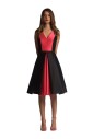 elegante-robe-midi-sans-manches-avec-col-en-v-et-superposition-noire