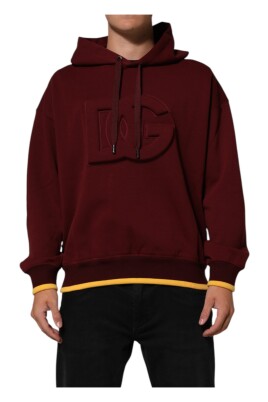sweat-a-capuche-bordeaux-avec-logo-en-relief