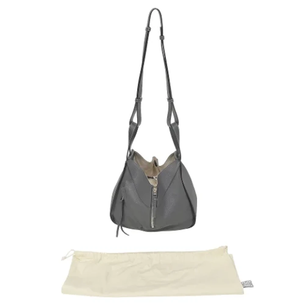 Loewe Pre-owned Leather shoulder-bags Gray Dames