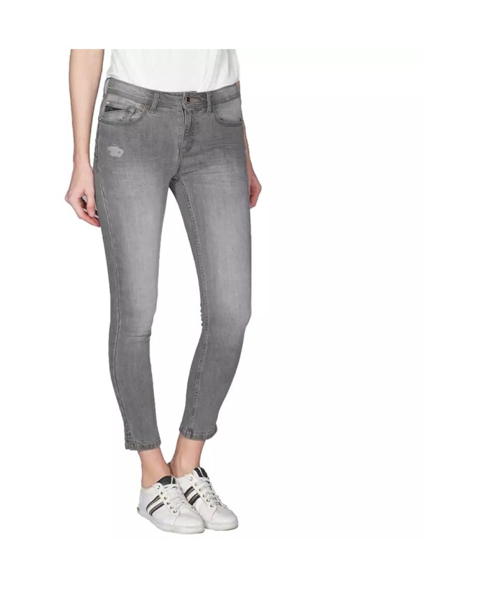ripped-skinny-jeans