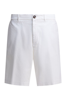 shorts-bermuda-blancs-elegants-polyvalents