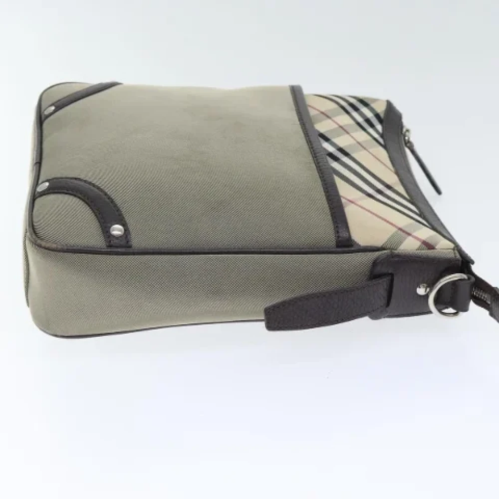 Burberry Vintage Pre-owned Nylon shoulder-bags Gray Dames