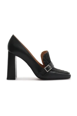 Svarta stilettopumps med djurtrycksdetaljer.Denna produkt har stor storlek.