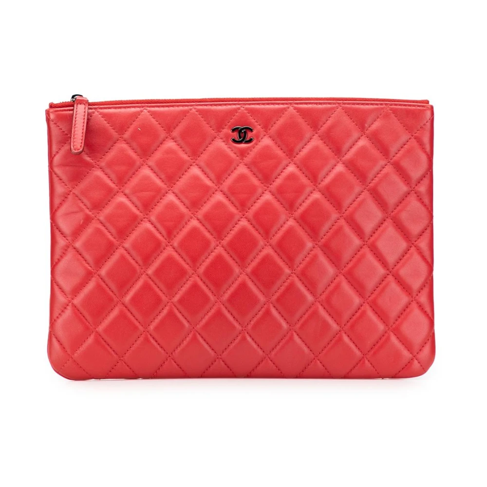 Chanel Vintage Women's Red Pre-Owned Quilted Leather Pouch With Top Zip Closure