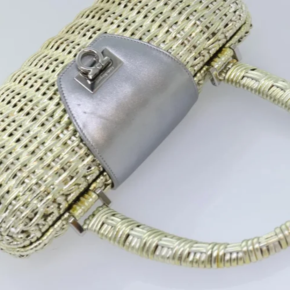 Salvatore Ferragamo Pre-owned Fabric handbags Gray Dames
