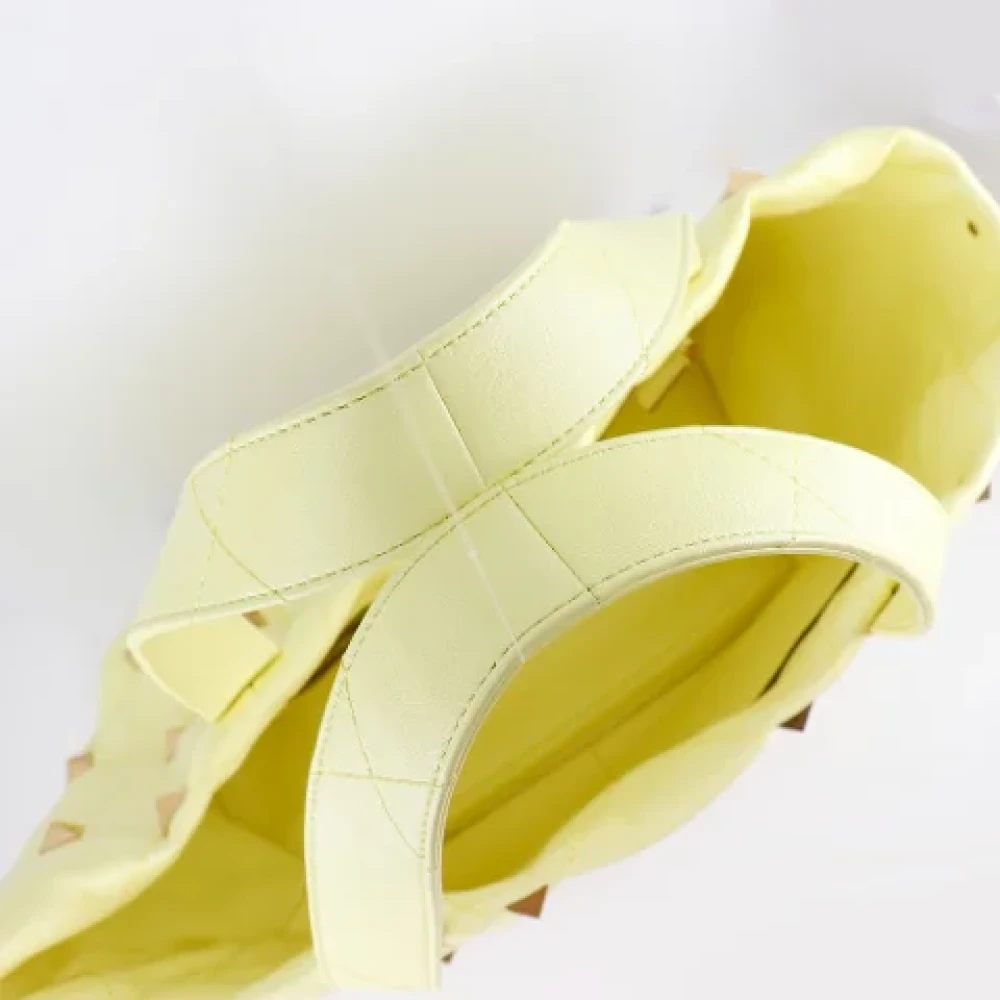 Valentino Vintage Pre-owned Leather handbags Yellow Dames