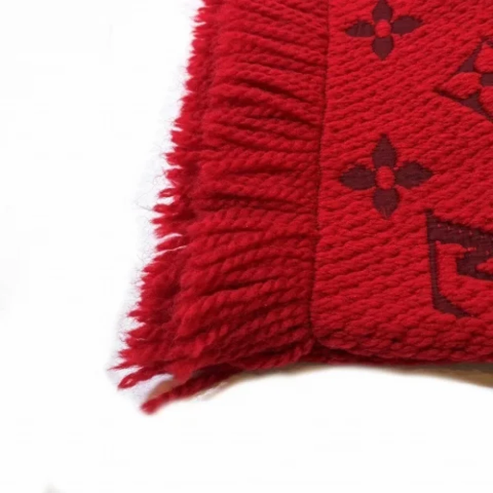 Louis Vuitton Vintage Pre-owned Wool scarves Red Dames