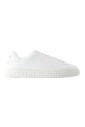 vita-lader-sneakers-topp-snoren