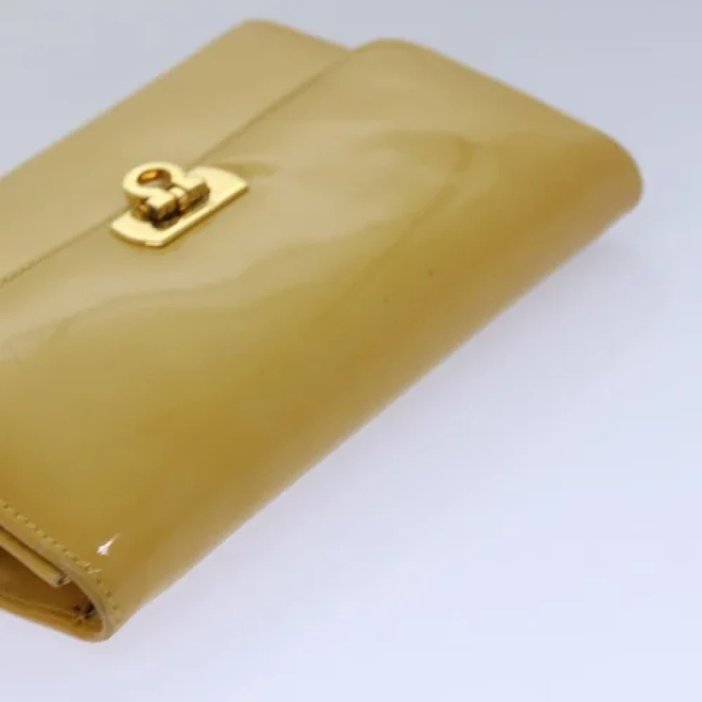 Salvatore Ferragamo Pre-owned Coated canvas handbags Yellow Dames