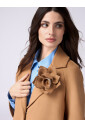 manteau-effet-daim-avec-broche