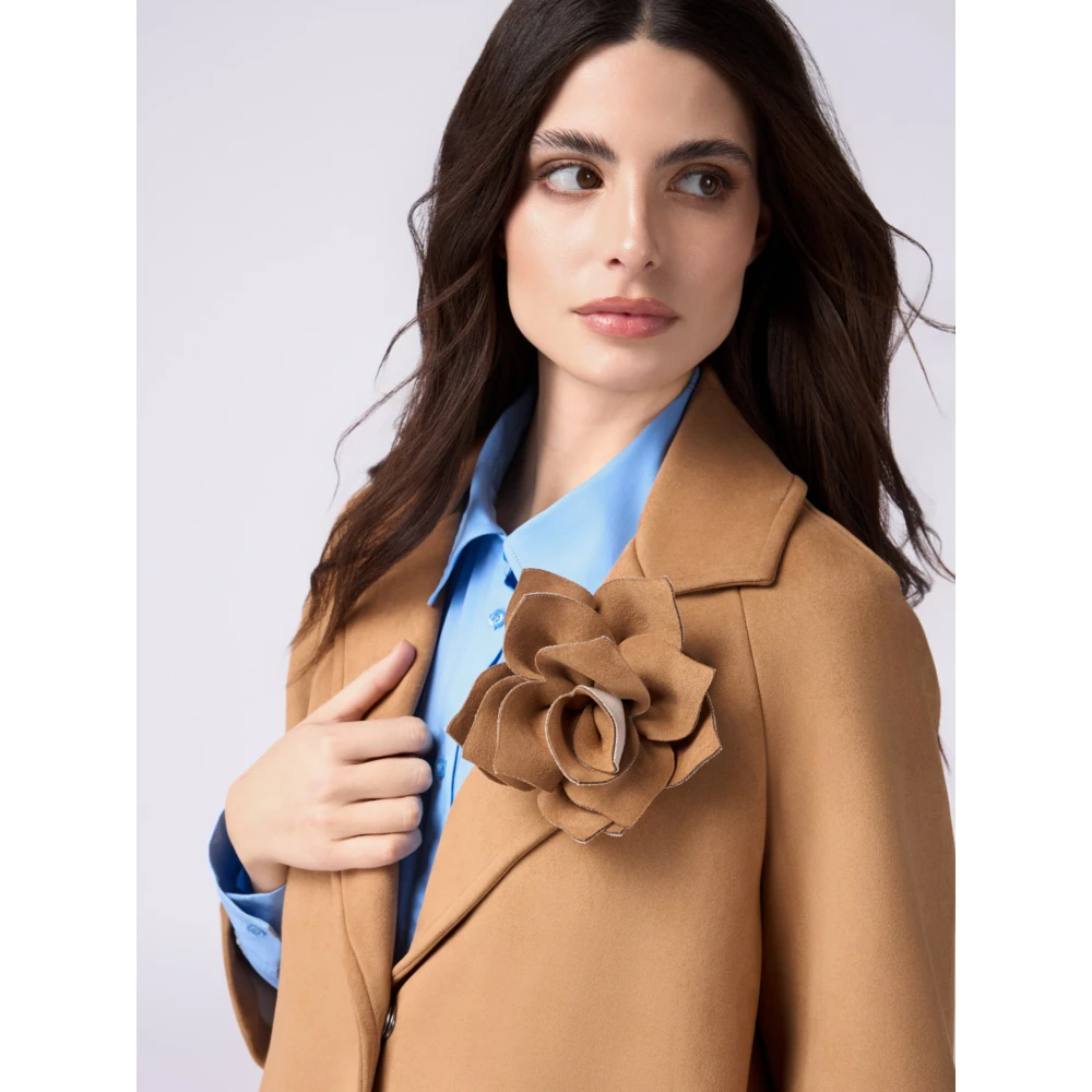 Oltre Jas met suède-effect met broche Beige Dames