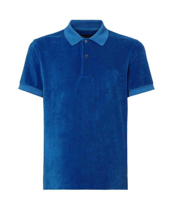 polo-bleu-en-tissu-eponge