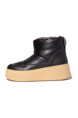 vadderade-ankelboots-med-monstrad-foder-svart