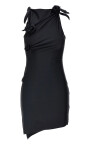 robe-noire-avec-appliques-de-fleurs