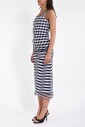 gedrapeerde-lange-jurk-met-gestreepte-print