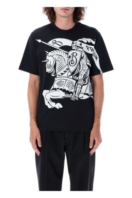 t-shirt-a-imprime-chevalier-noir