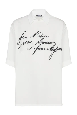 T-shirt med krage och brodyr av 'Kärleksbrev'