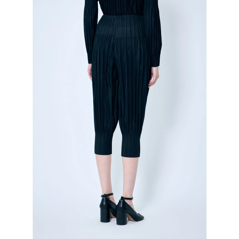 Issey Miyake Geplooide Korte Broek Black Dames