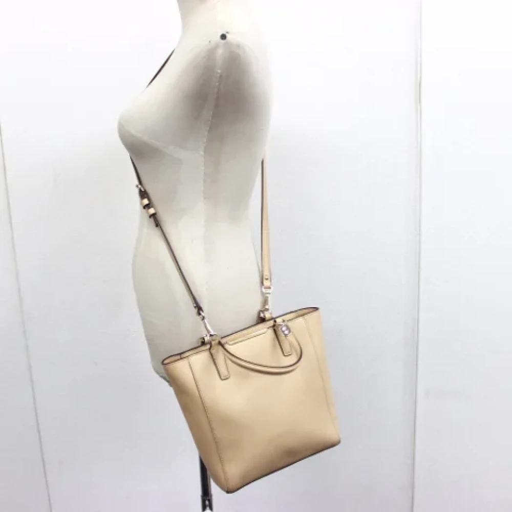 Coach Pre-owned Leather handbags Beige Dames