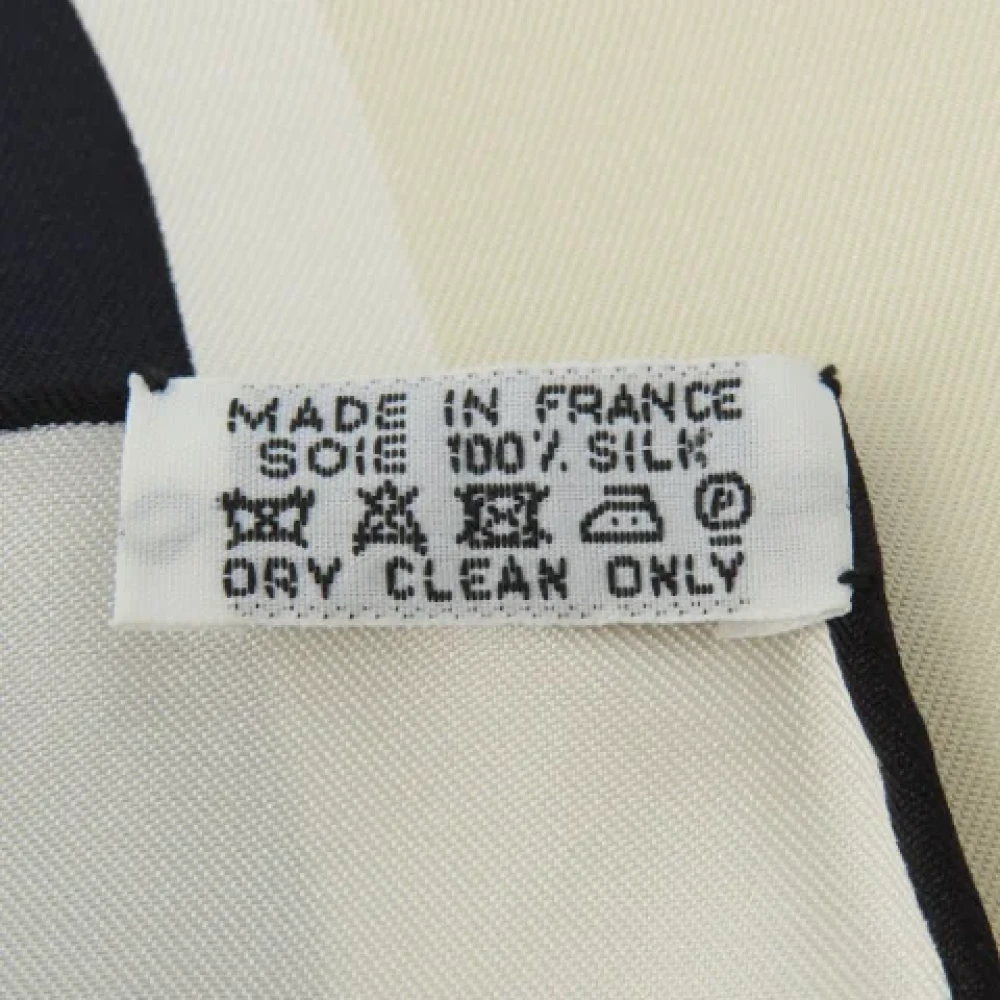 Hermès Vintage Pre-owned Silk scarves White Dames