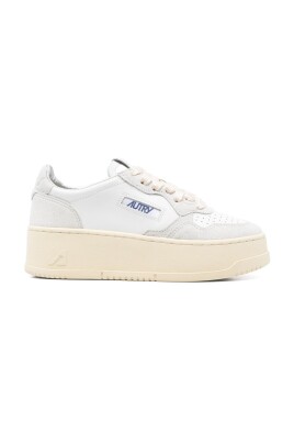sneakers-blanches-avec-un-design-elegant