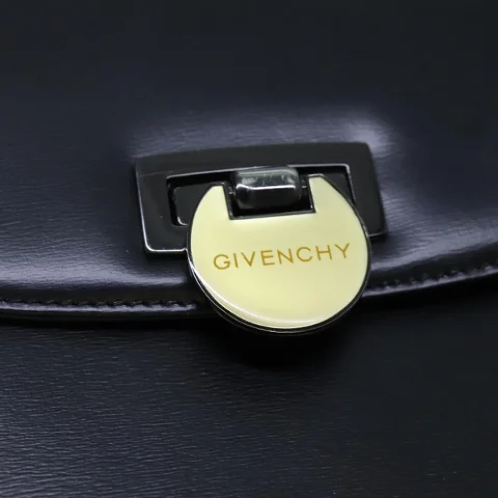 Givenchy Pre-owned Leather shoulder-bags Black Dames