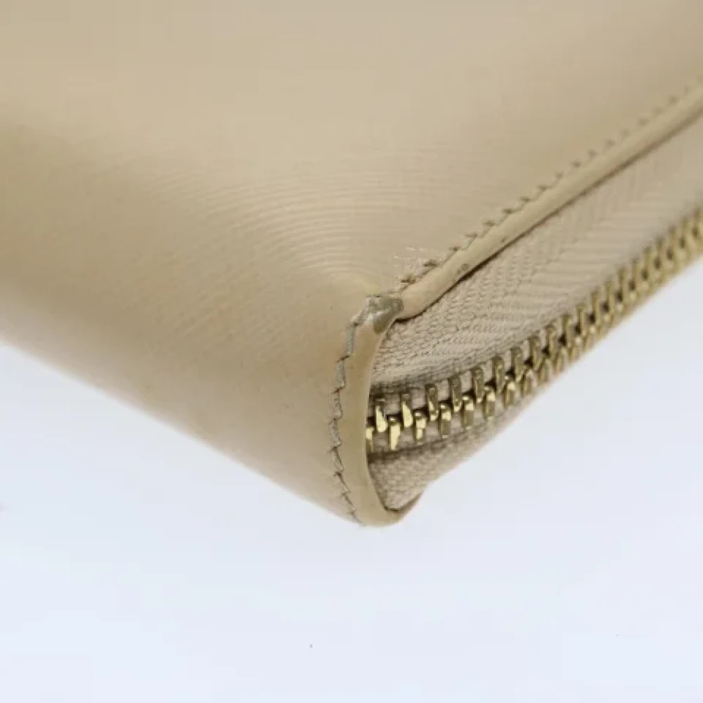 Salvatore Ferragamo Pre-owned Leather wallets Beige Dames