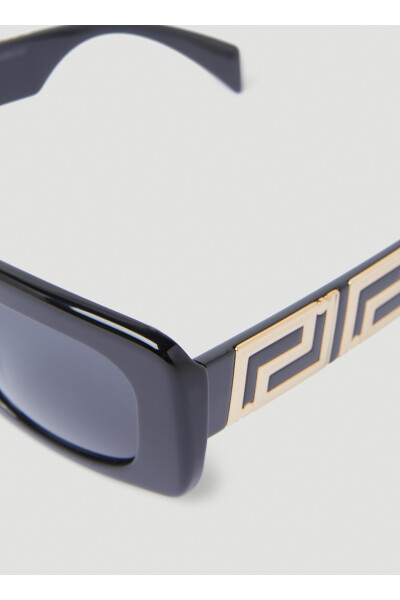 Okulary przeciwsłoneczne z prostokątną oprawką i logiem