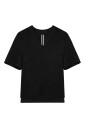 t-shirt-noir-decontracte-a-manches-courtes